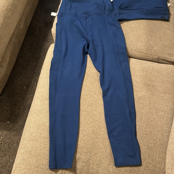 Zobha- leggings and bra - Picture 2 of 11